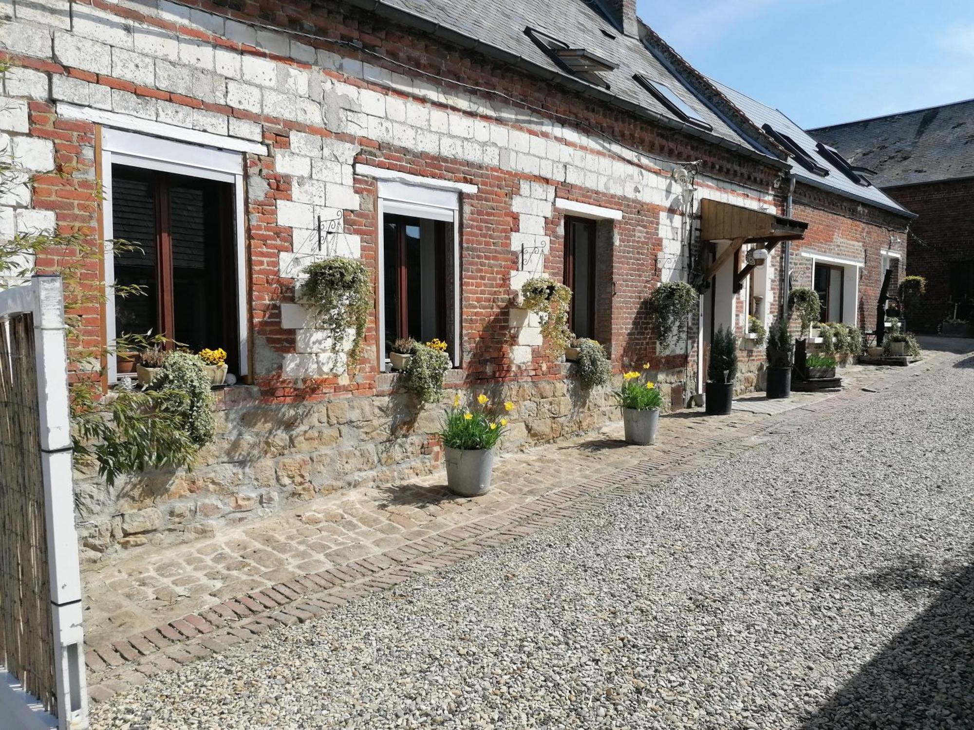 Lola Apartment Montigny-Sur-Crecy Екстериор снимка